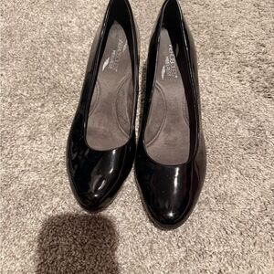 AEROSOLES Women's Glossy Black Heels